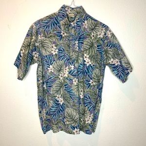 Go Barefoot Hawaiian tropical aloha print size Lg    24” pit to pit 27.5 long
